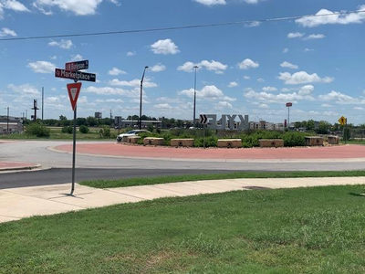 1503 N Burleson St — photo 2