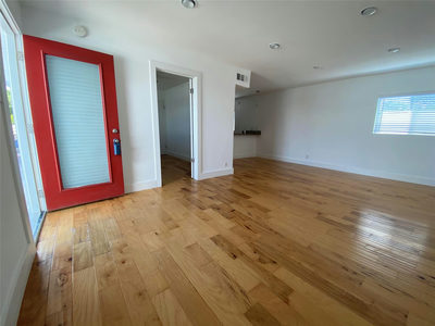 1313 E 52nd St #202 — photo 3
