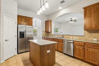 1703 Oakland Dr — photo 2