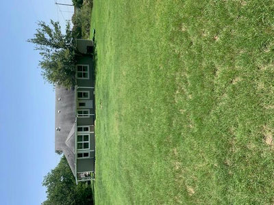 1501 & 1503 N Burleson St — photo 4