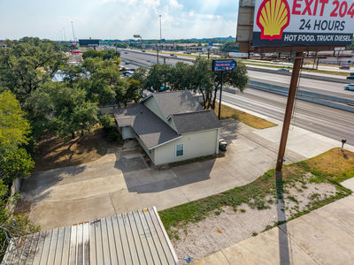 1712 N Interstate 35 Fwy — photo 5