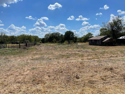000 Young Rd — photo 2