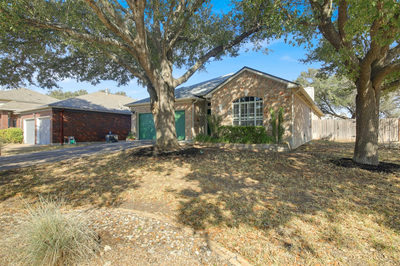 1030 Disraeli Cir — photo 2