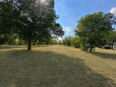 2210 Pecan St — photo 2