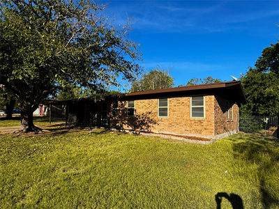 305 Highland Dr — photo 2