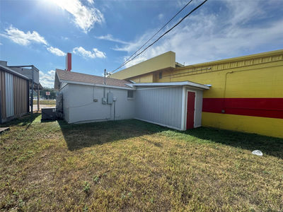 2202 - 2204 N Us Highway 281 Hwy N — photo 5