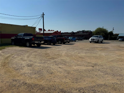 2202 - 2204 N Us Highway 281 Hwy N — photo 3
