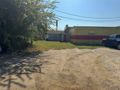 2202 - 2204 N Us Highway 281 Hwy N — photo 2