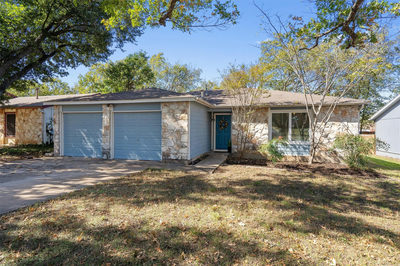 7900 Clydesdale Dr — photo 2
