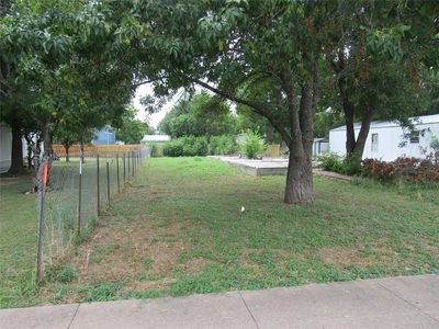 210 E E Carrie Manor Rd — photo 2