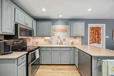 20 Westwood Dr — photo 4