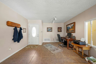 1369 Lakeview Dr — photo 2