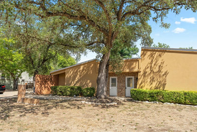 521 & 525 W Hutchison St — photo 3