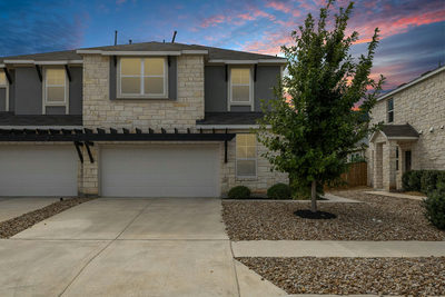 2233 Calvert Dr — photo 2