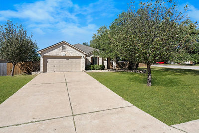 300 Leanne Dr — photo 2