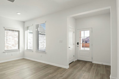 304 Bay Breeze Dr — photo 3