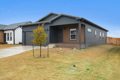 2027 Applewood Dr — photo 2