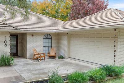 109 White Sands Dr — photo 2