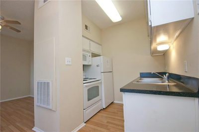 2818 Nueces St #302 — photo 3