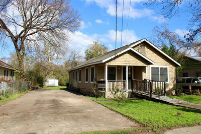 4704 Gonzales St — photo 2