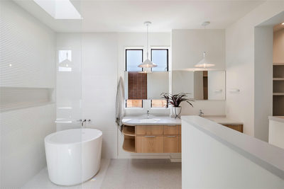 2112 Lawnmont Ave — photo 4