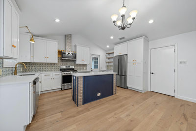 2507 Western Trails Blvd — photo 2