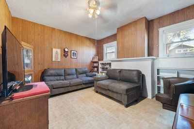 917 Trinity St — photo 4