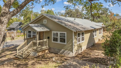 1801 Travis Heights Blvd — photo 2