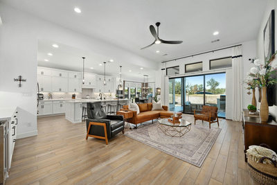 1105 Joe Carson Dr — photo 2