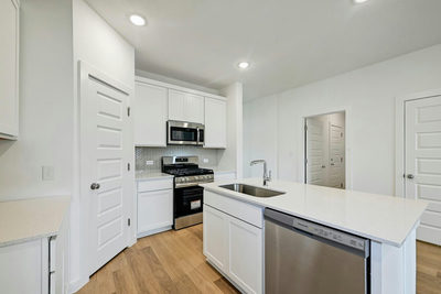 1012 Universal Dr — photo 5
