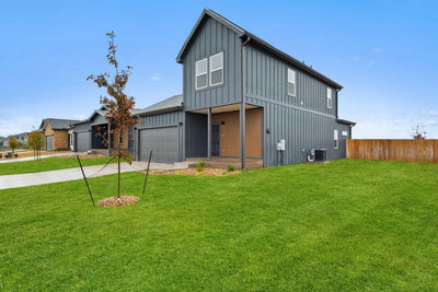2025 Applewood Dr — photo 2
