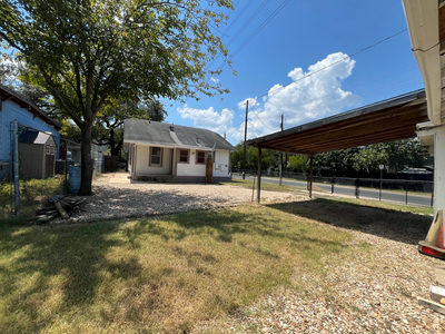916 W Live Oak St W — photo 2