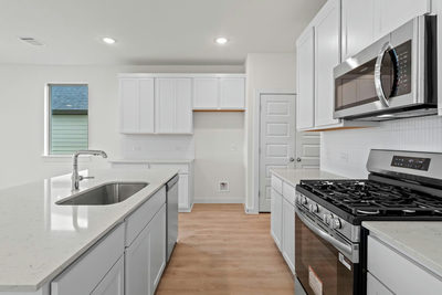 1102 Universal Dr — photo 5
