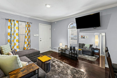 407 E 45th St #116 — photo 3