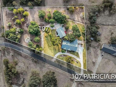 107 Patricia Rd — photo 2