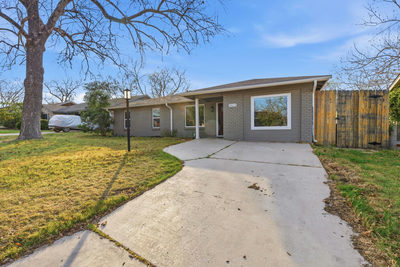 2612 Little John Ln — photo 3