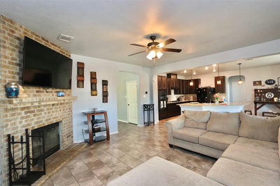 1712 Uhland Dr — photo 3