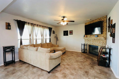 1712 Uhland Dr — photo 5