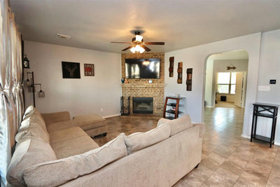 1712 Uhland Dr — photo 4