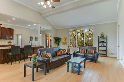 300 Round Rock Rd — photo 2