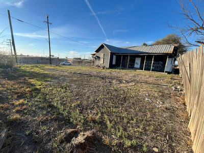 1404 N OLIVE St — photo 4