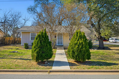202 Forest St — photo 2