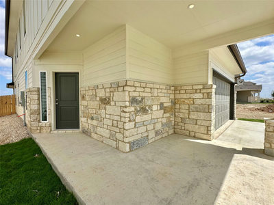 404 Young St — photo 2