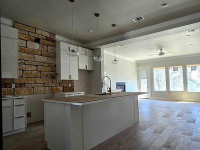 2425 Bruin Dr — photo 2