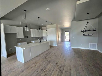 2417 Bruin Dr — photo 4