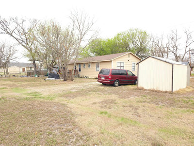 911 Brazos St — photo 3