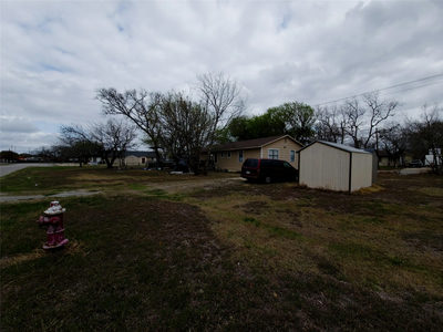 911 Brazos St — photo 2