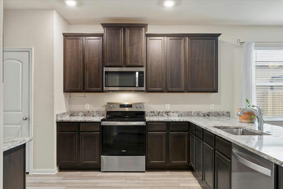 321 Freedom Park Ave — photo 5