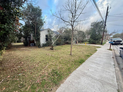 503 Brentwood St — photo 2