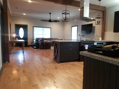410 E Milam Ave — photo 3